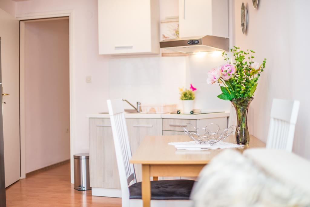Apartments Dominik โรวีน ภายนอก รูปภาพ