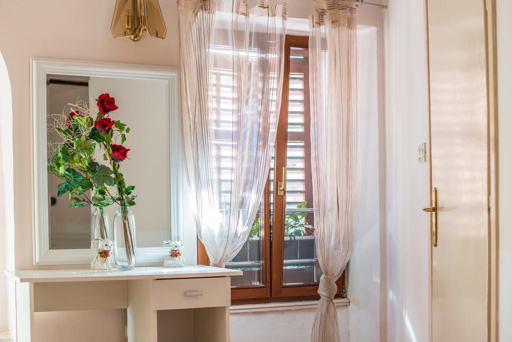 Apartments Dominik โรวีน ภายนอก รูปภาพ