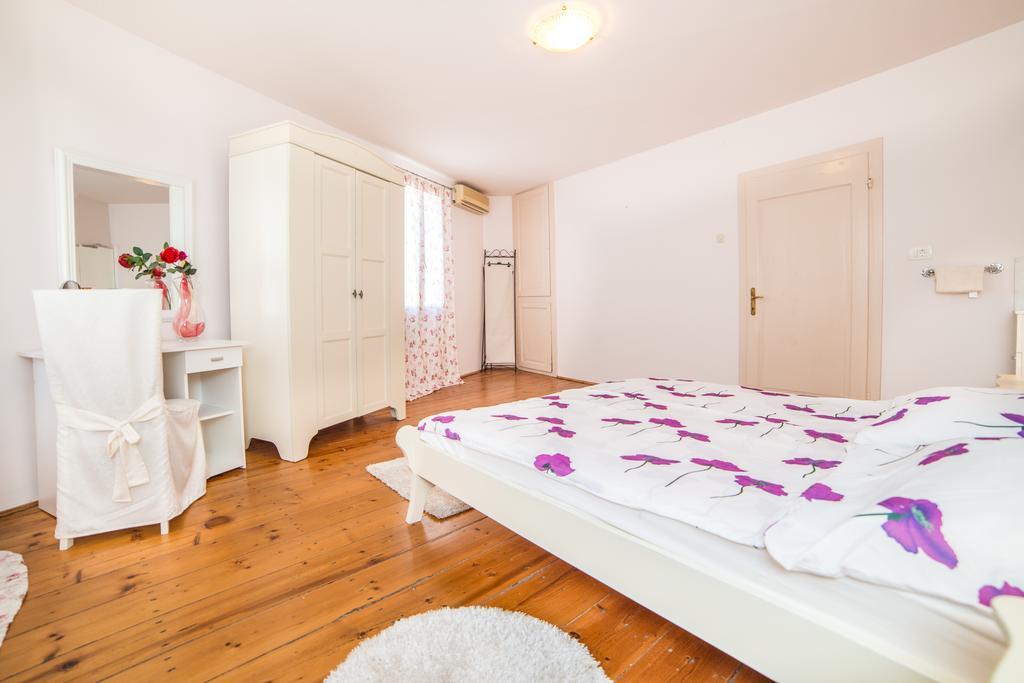 Apartments Dominik โรวีน ภายนอก รูปภาพ